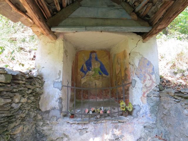 nach der Brücke wieder eine Kapelle, mit der Madonna von Ré. Die Wallfahrtskirche in Ré (Centovalli) ist ein Besuch wert