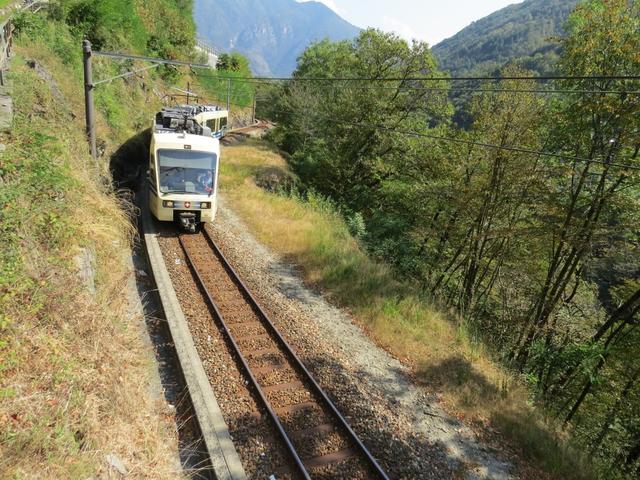 ...der Centovallibahn führt...