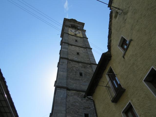 der 69 m hohe Kirchturm - der höchste im Tessin - erstrahlt als Wahrzeichen von weitem durch Tal und Ebene