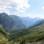 schönes Breitbildfoto aufgenommen auf der Alpe Masnee, mit Blick auf das Valle di Peccia