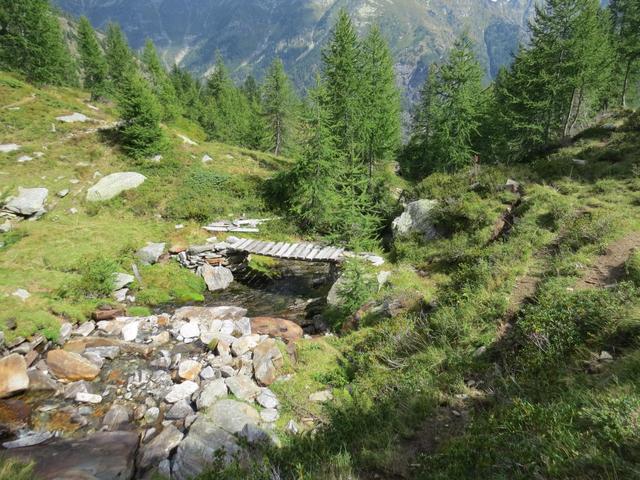 ...überqueren bei Punkt 1895 m.ü.M. der Ri delle Spondelle...