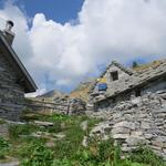 Ribia, dies ist ein umfunktioniertes kleines Alpgebäude ganz aus Stein...