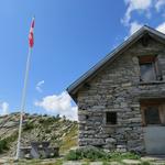 ...ein Bau das sich harmonisch in die eindrucksvolle Landschaft unterhalb der zerklüfteten Wand des Rosso di Ribia einfüght