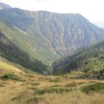 Blick hinunter ins Valle di Fümegn