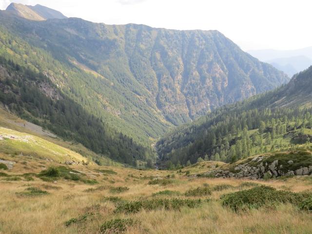 Blick hinunter ins Valle di Fümegn