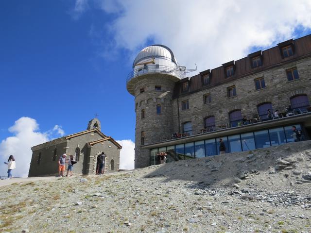 wir besuchen die kleine Kapelle "Bernhard von Aosta" neben der Sternwarte