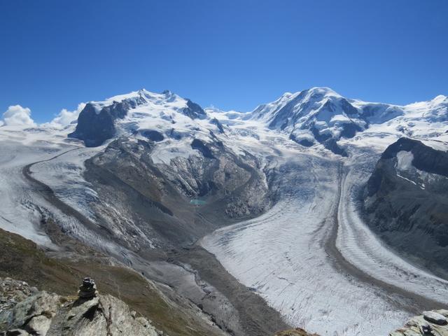 unser heutiges Ziel ist die Monte Rosa Hütte. Seht ihr sie? Linkerhand vom Grenzgletscher