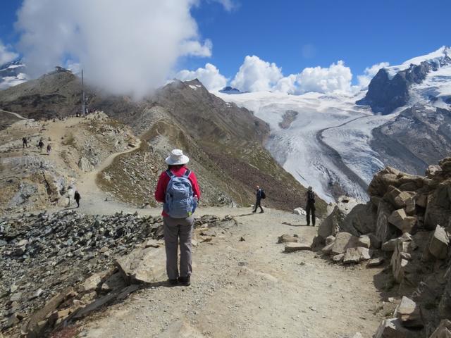 vom obersten ummauerten Bereich der Endstation auf dem Gornergrat...