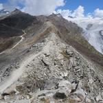 ... und laufen kurze Zeit, alles auf dem Gornergrat bleibend, in östlicher Richtung...