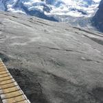 über diese schmale Holzbrücke gelangen wir danach auf den Gornergletscher. Schwindelfreiheit ein absolutes muss