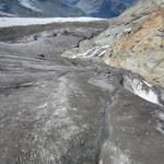 der Gletscher ist an dieser Stelle steil. Die Steigeisen tun hier ihre guten Dienste