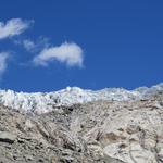 über unsere Köpfe türm sich das Eis des Gornergletscher