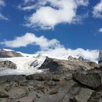 die Monte Rosa Hütte, ganz rechts im Bild liegt an einem ausserordentlich fantastischen Ort