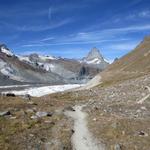 das Matterhorn und der Gornergletscher geben nun die Wanderrichtung an