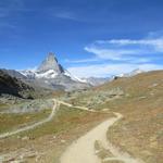 mit Blick aufs Matterhorn geht unsere Wanderung weiter