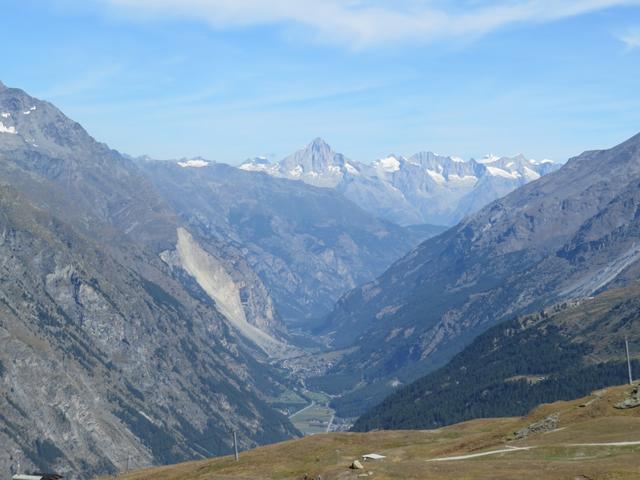 Blick ins Mattertal. Gut ersichtlich der Bergrutsch beim Weisshorn