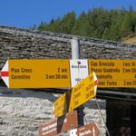 hier beim Wegweiser 1482 m.ü.M. beginnt der Anstieg, und wir folgen dem Pfad Richtung Capanna Grossalp