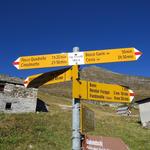 Wegweiser bei der Capanna auf Bosco Gurin 1905 m.ü.M.