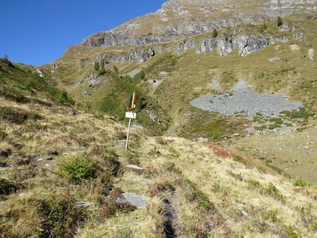 ...überqueren bei der Alp Farbranda einen Bergbach 1990 m.ü.M...
