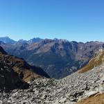 Blick von der Hendar Furggu ins steinige Val Formazza