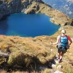 bei schönster Aussicht auf See und Val Formazza, verlieren wir über eine Geländeschulter, schnell an Höhe