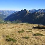 wieder auf Schweizerboden steigen wir über die weiten Alpweiden von Sandige Boda 2134 m.ü.M...
