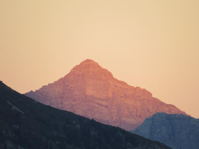 ...und färbt den Monte Zucchero glühend rot