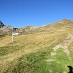 über Skipisten wandern wir aufwärts zur Mittelstation der Sesselbahn, das im Sommer nicht in Betrieb ist