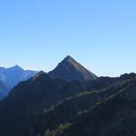 Blick zum Pizzo Bombögn. Dort oben werden wir zu Mittag essen