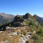 wir erreichen den Passo Quadrella 2137 m.ü.M. Links geht es nach Bosco Gurin. Rechts nach Campo