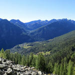 schönes Breitbildfoto mit Blick ins Valle di Campo, mit den Dörfer: Campo und Cimalmotto