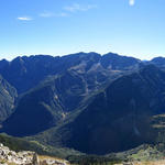 sehr schönes Breitbildfoto mit Blick in die südlichen Tessiner Berge, und ins Valle di Campo