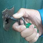 mit dem Schlüssel, den wir in der Locanda erhalten haben, schliessen wir die Kirchentüre auf...