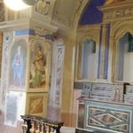 die Seitenkapellen sind auch mit Fresken bemalt