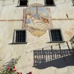 schöne Fresken schmücken die Fassaden der Palazzi