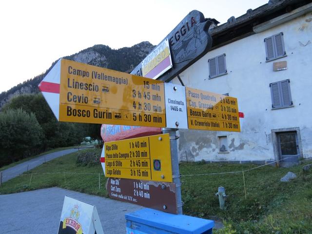 Wegweiser bei Cimalmotto 1405 m.ü.M. weiter geht es Richtung Passo della Cavegna