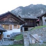 im Dorfkern von Cimalmotto scharen sich zahlreiche liebevoll restaurierte Häuser