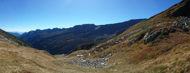 Blick auf unserem weiteren Wegverlauf, und ins Valle di Vergeletto