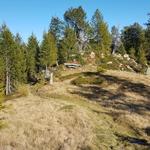 vorbei an der Bergstation der kleinen Seilbahn...