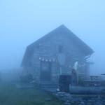 bei dichtem Nebel verlassen wir die Capanna Alpe Salei