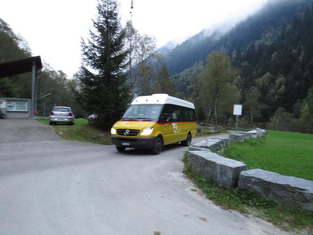 mit dem kleinen Postauto fahren wir zurück nach Locarno