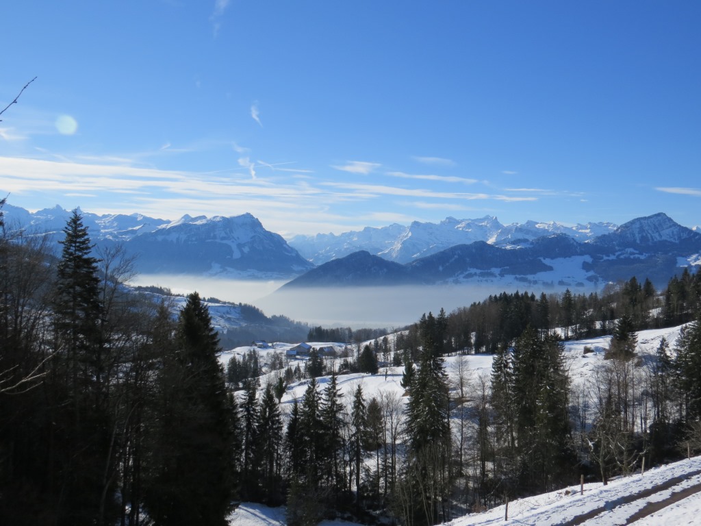 schöner Blick Richtung Vierwaldstättersee. Gut ersichtlich der Stoss