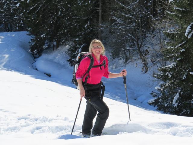 meine Maus ist von der Schneeschuhtour schon jetzt begeistert