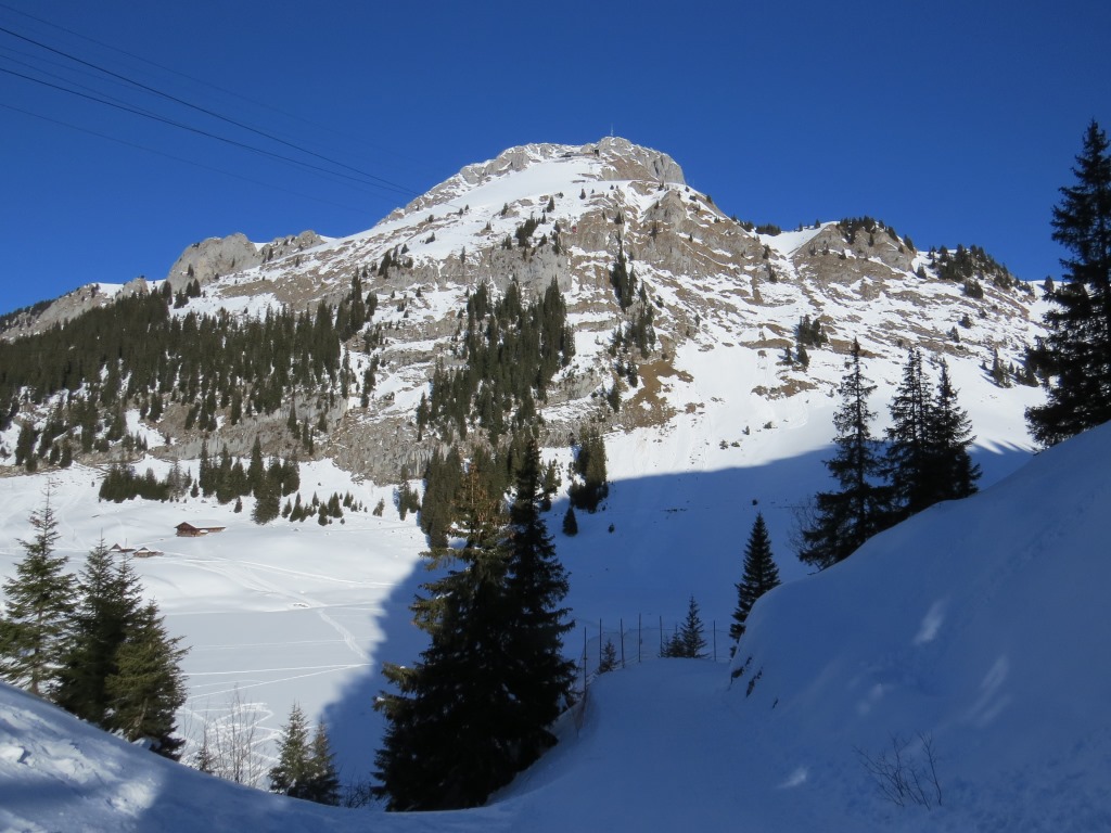 Blick von der Mittelstation Chrindi hinauf zum Stockhorn. Dort oben sind wir auch schon hinaufgewandert