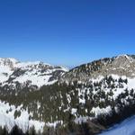 schönes Breitbildfoto mit Blick Richtung Oberstockensee