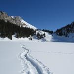 wir durchqueren nun den Oberstockensee. Auf der anderen Seeseite gut ersichtlich den Aufstieg den wir danach vor uns haben