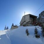 wir verlassen den Hinterstockensee und laufen hinauf zur Mittelstation der Seilbahn auf Chrindi