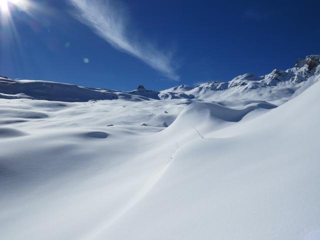 im Gebiet von Löcher geht es danach hinunter zur Alp Fursch