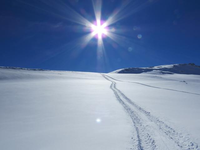 bei Bäll geht es wieder aufwärts zum Übergang bei Punkt 2068 m.ü.M.