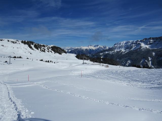 ...biegen wir rechts ab zur Talstation vom Skilift in Panüöl